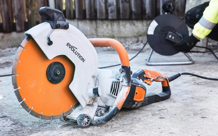 Profitez d'une offre chez Castorama sur la découpeuse Evolution R300DCT : Puissance et précision à portée de main Profitez d'une offre chez Castorama sur la découpeuse Evolution R300DCT : Puissance et précision à portée de main