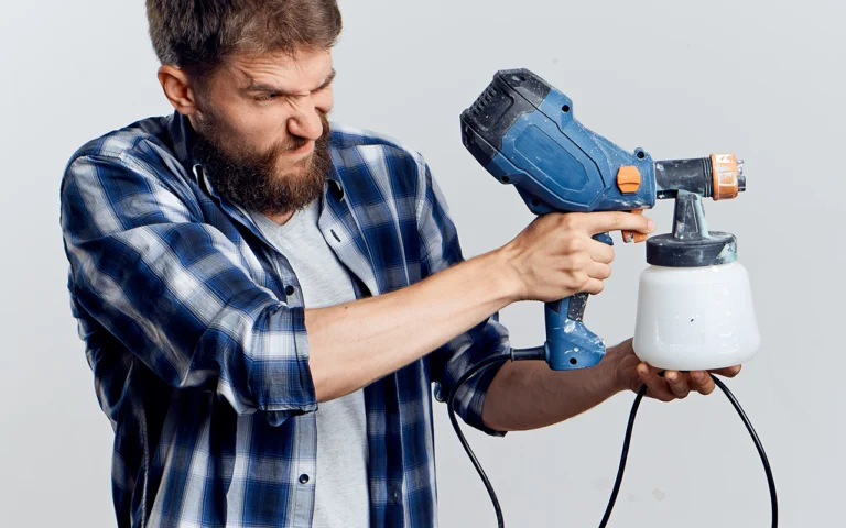 Facile d'utilisation et d'une efficacité redoutable, cet outil est devenu indispensable pour vos projets peintures