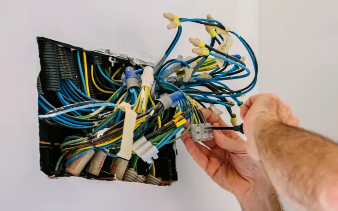 Vous risquez gros avec votre installation électrique : découvrez pourquoi il est crucial de choisir le bon expert Vous risquez gros avec votre installation électrique : découvrez pourquoi il est crucial de choisir le bon expert