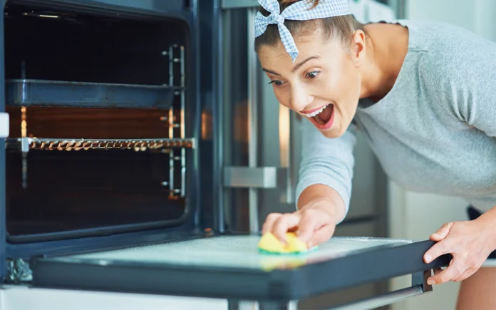 Cette solution qui existe depuis longtemps va révolutionner votre façon de nettoyer votre four Cette solution qui existe depuis longtemps va révolutionner votre façon de nettoyer votre four