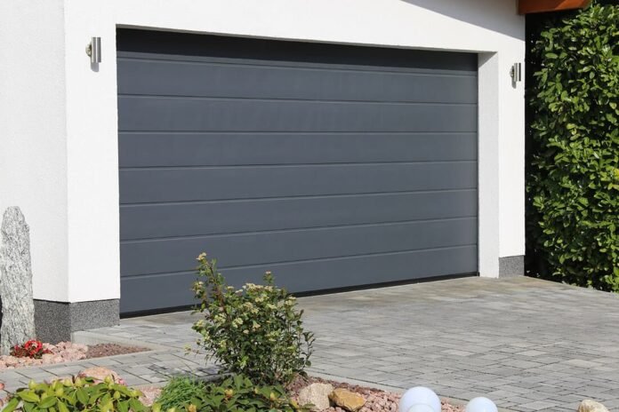Voici quelques astuces pour installer une porte de garage dans un mur en ciment