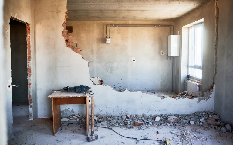 Découvrez le coût caché derrière l'abattage d'un mur porteur : les surprises budgétaires que personne ne vous dit