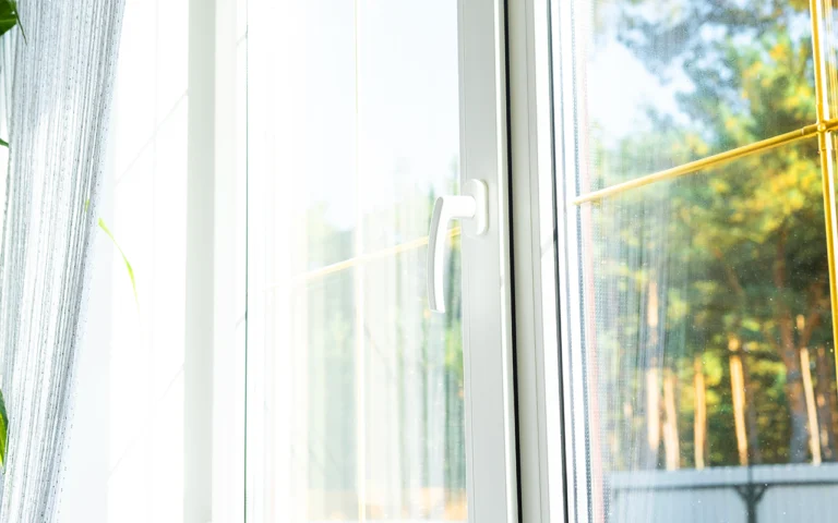 Découvrez les fenêtres ultra-sécurisées que les cambrioleurs redoutent et évitent à tout prix de défier