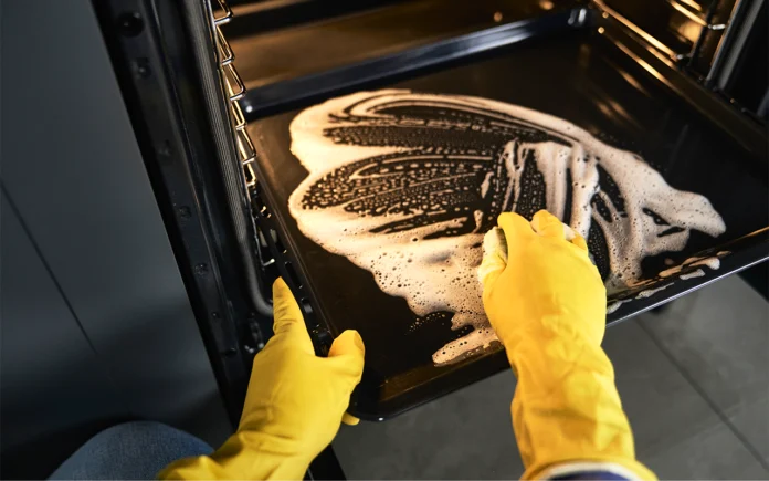 Vous ne devinerez jamais ce que ce petit bouton caché peut faire la solution miracle pour nettoyer la vitre du four Vous ne devinerez jamais ce que ce petit bouton caché peut faire : la solution miracle pour nettoyer la vitre du four