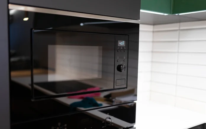 Voici ce que vous ne devriez jamais mettre dans votre micro-ondes sous peine de voir votre maison exploser Voici ce que vous ne devriez jamais mettre dans votre micro-ondes sous peine de voir votre maison exploser